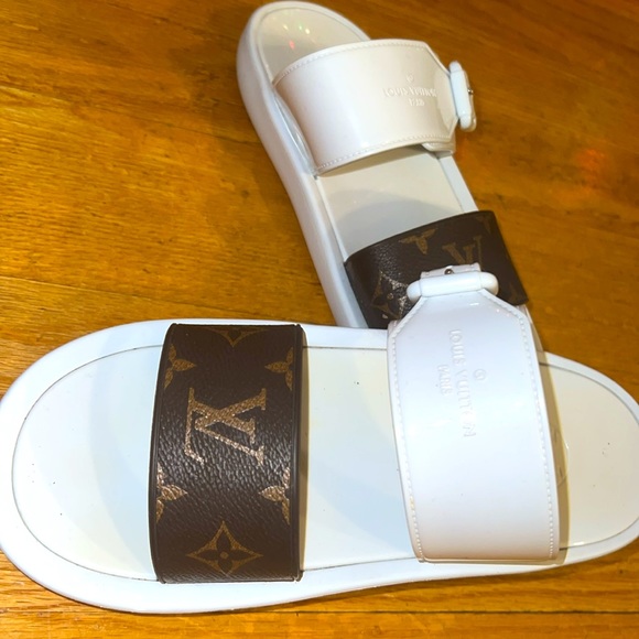 Louis Vuitton woman’s sandals - Picture 1 of 7